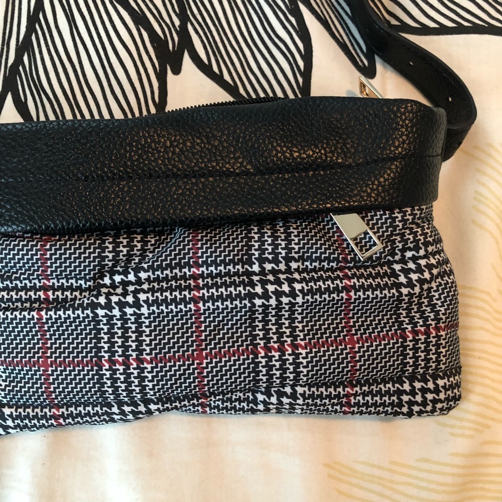 🎊NEW🎉 Black and Red Plaid Waist Purse